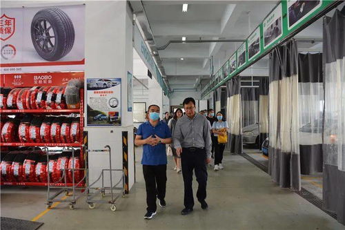 九寨溝縣教育局領導蒞臨嘉善信息技術工程學校看望在校學生，共話網絡技術人才培養